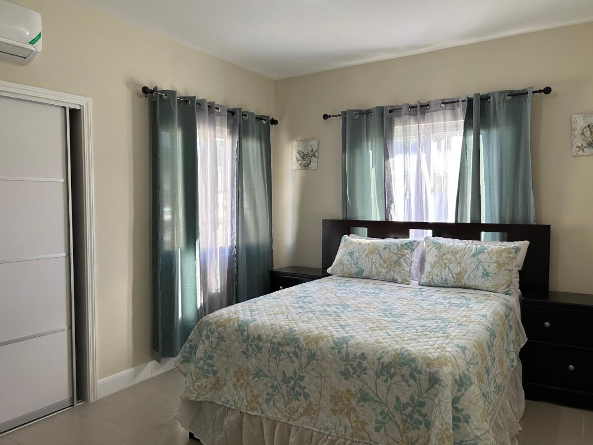 Seamist Villa @Oceanpointe Lucea Comfy 2Br W/Pool Gym & Parking Exteriör bild