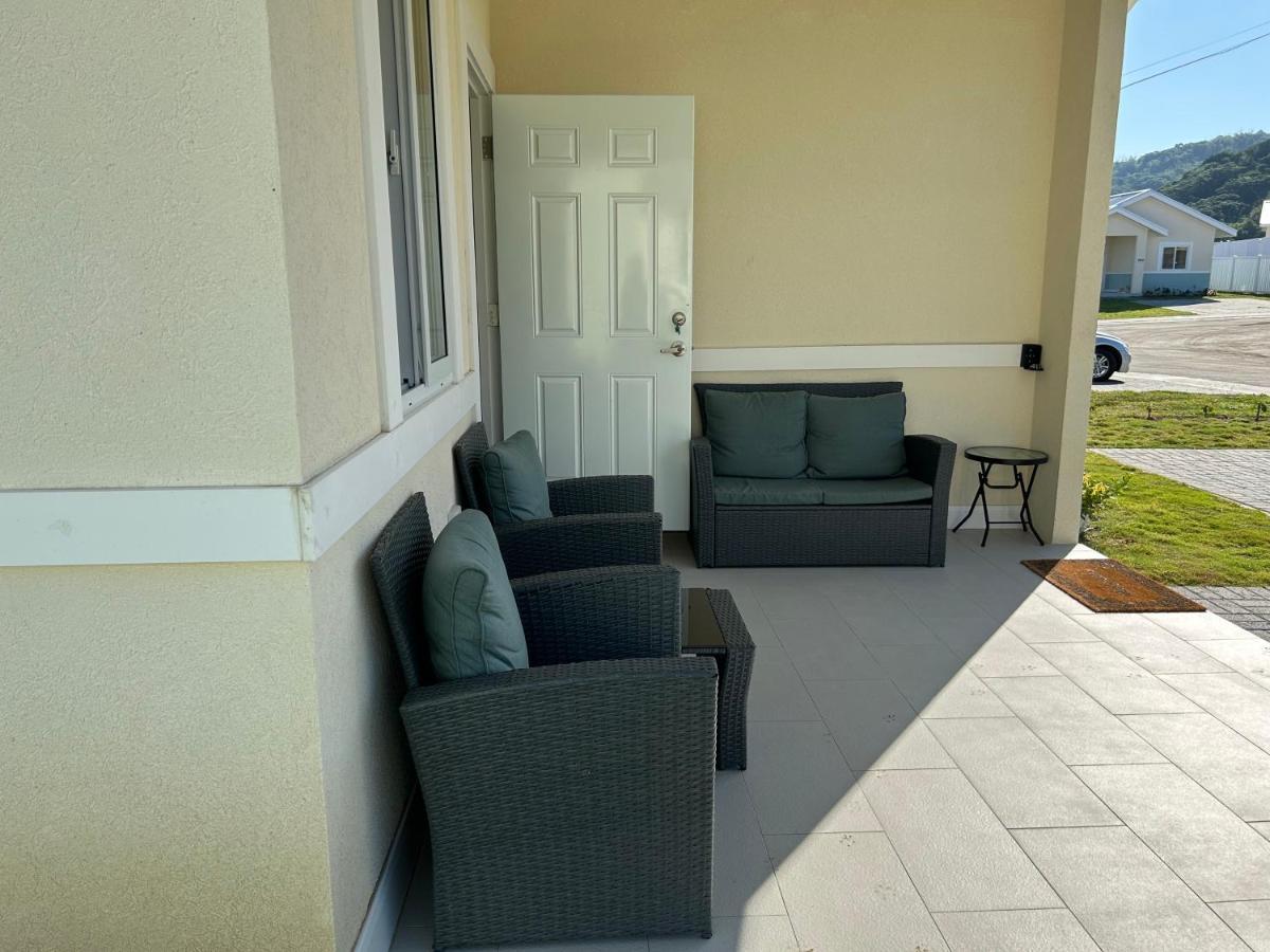 Seamist Villa @Oceanpointe Lucea Comfy 2Br W/Pool Gym & Parking Exteriör bild