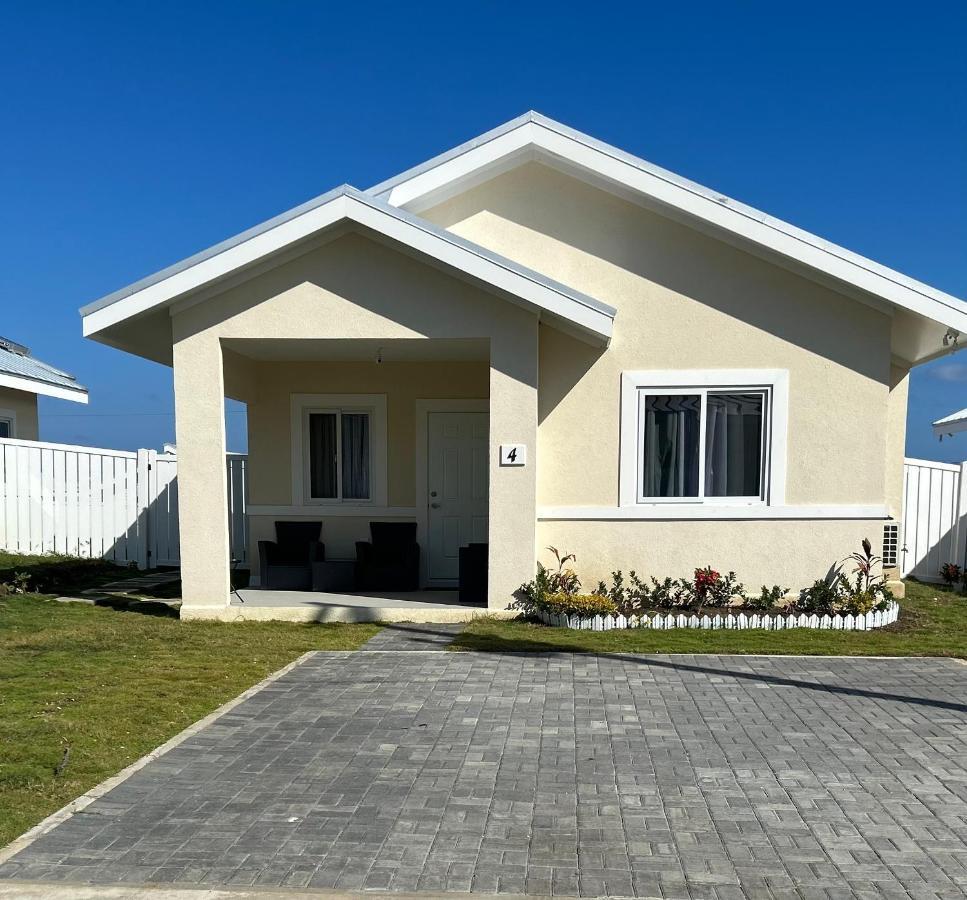 Seamist Villa @Oceanpointe Lucea Comfy 2Br W/Pool Gym & Parking Exteriör bild