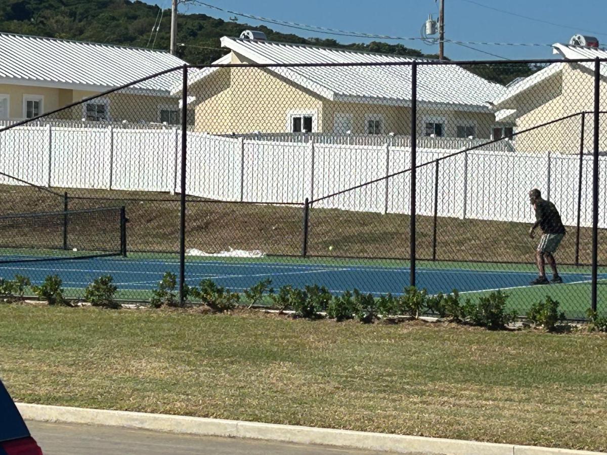 Seamist Villa @Oceanpointe Lucea Comfy 2Br W/Pool Gym & Parking Exteriör bild
